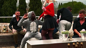 A fantasy tickled the mind of Leila, 23 years old... - Jacquie et Michel TV