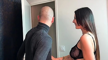 Alba sets out to conquer the doctor - Jacquie et Michel TV