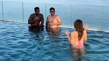 teen putita y cachonda es reventada porn dos pollones en su habitacion