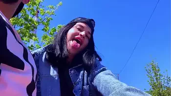 Blowjob challenge in public to a stranger, the guy thought it was prank