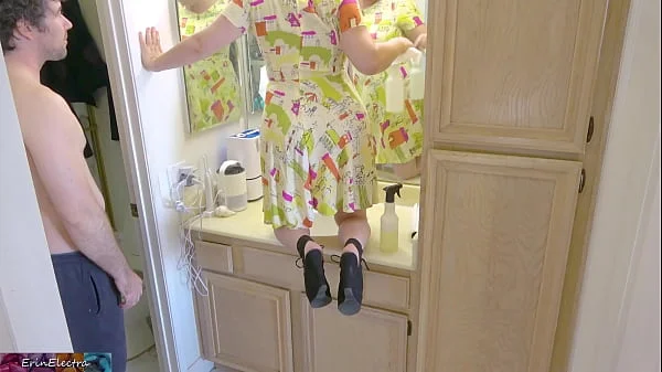 Fucking stepmom while she cleans the bathroom
