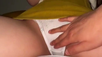 清楚な美女がキスや愛撫に塩対応で仕方なしクールなハメ撮りエッチ