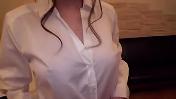 高身長のグラマー美女がサワサワ愛撫からの四つん這いクンニと手マンで濡れ濡れ