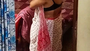 Aunty caught red handed on camera while changing dress.