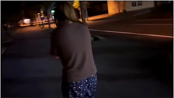 A Night Walk While Putting A Remote Control Vibrator On My Japanese Girlfriend My First Toilet Sex