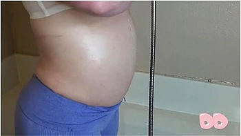 Dennadoll - Massive Shower Hose Chug In Tight Leggings