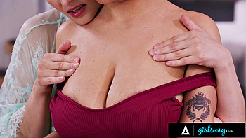 GIRLSWAY - Sexy Lexi Luna & Hailey Rose Massage Each Other's Breasts - SPANISH SUBTITLES