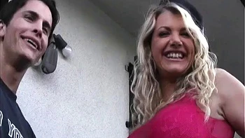 Fantastic blonde babe gets fucked in her wet snatch