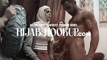 Sophia Wilde Strips Off Her Clothes Seducing Her Step Dad by Family Strokes: Porn