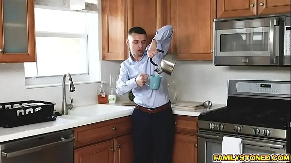 Stepbro unable to resists Rachel Rivers as she rubs his veiny cock and deepthroats him