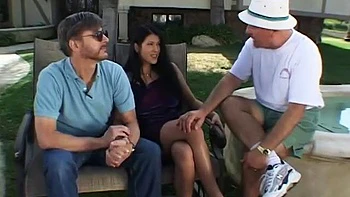 Big brunette wife outdoor fucked