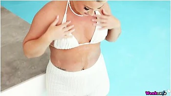 Irish Essie - Voluptuous Irich Essie Flashed Her Big Boobs While In The Pool
