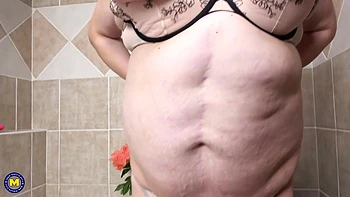 Horny Mature BBW Debutant Arci Is Taking a Bath