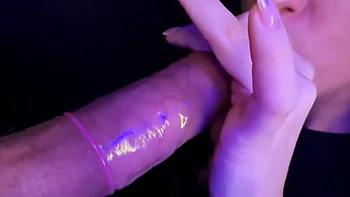 je suce mon mec avec une capote sur sa queue