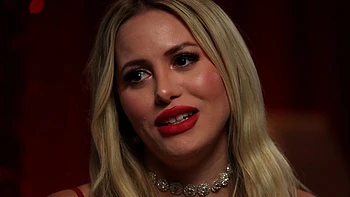 Soraya, 29y, financial advisor and atomic bomb! - Jacquie et Michel TV