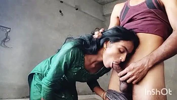 Desi Girlfriend Blowjob and Doggy Style Sex with Boyfriend in New Building Homemade