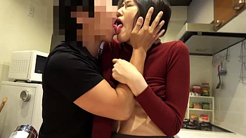 0011351_キス 人妻 ベロチューなどが含まれている