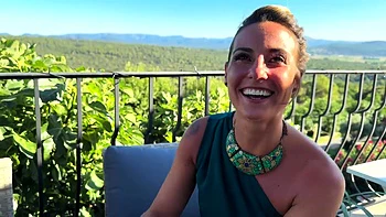 Amanda really likes our Apollo... - Jacquie et Michel TV