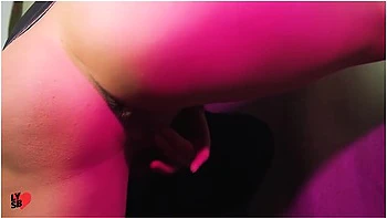 Sexy Muscular Ass Girl Masturbating Her Pussy