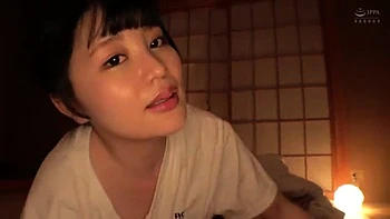 巨乳美女が気持ちいいパイズリ、童顔美女が密着乳首舐め手コキ発射