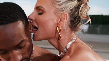 Hollywood Cash fucked Phoenix Marie’s big ass in doggy style