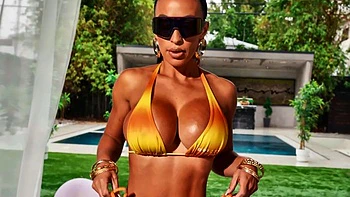 Miss Lexa Grants Unlimited Access