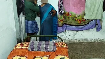 Desi Bhabhi Hot Talk Turns Into Sex - Indian Aunty Creampie Fucking
