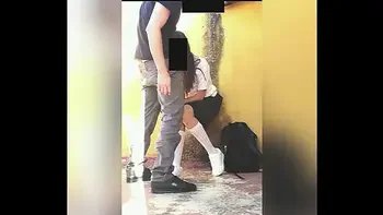 FOLLANDO Rápido en la ESCUELA! Estudiantes Mexicanos COGIENDO Atrás de los SALONES! Colegiala Mexicana se los COME TODOS! Sexo PUBLICO Amateur! (Segunda Parte)