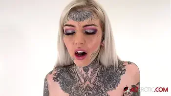 Tattooed Amber Luke rides the tremor for the first time