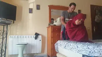 Colegiala musulmana mamada y follada