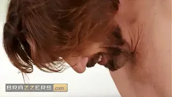 (Lauren Phillips) Forgives (Cecilia Lion) After A Hot Playfull Session In The Bedroom - Brazzers