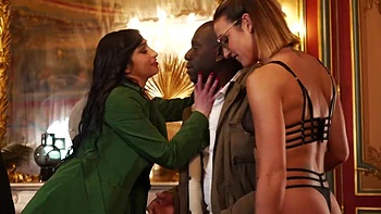 Sally, 18, language student in Lyon! - Jacquie et Michel TV