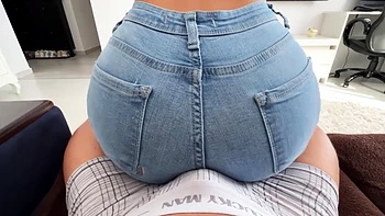 mon joli cul moulée dans mon jean's l excite