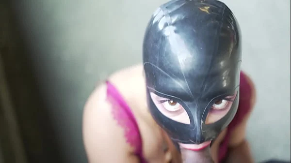 Sarah Arabic gives a BJ in the parking lot.