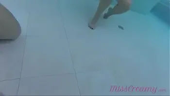 Flashing my dick in front of a young girl in public swimming pool and helps me masturbate - it's very risky with people near - MissCreamy