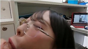 Breaking Into The Company Of A Beautiful Older Sister With Glasses ... (1) Kiss, Lick Nipples, Put A Raw Dick In The Ass, And Finally Swallow