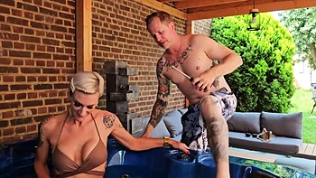 Crystal wants to give it her all with Manéa! - Jacquie et Michel TV