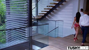 Anal-loving Kenna & Vicki Have Passionate Foursome