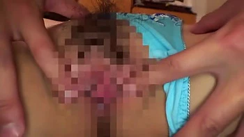 高身長のグラマー美女がピストン後の激しい手マンでオマンコはますます濡れ濡れ