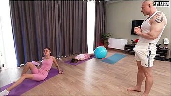 Sports Bra, Bella Mur And Kwini Kim In Two Satisfied Clients At Fitness. Sex Trainer