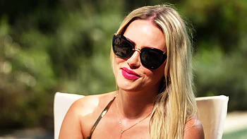 The subversive fantasy of the beautiful Maya! - Jacquie et Michel TV