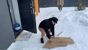 Pregnant Kate Rich shocks everyone ! Fucks before birth in snow in ass with a group of guys and then gives birth KRS064