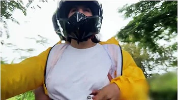 Picking Up Didi Customer Without Bra!