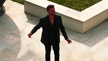 Alrox gives it a layer! - Jacquie et Michel TV