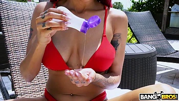 Great Body Seduces Pool Man