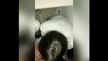 DOS Lindas Estudiantes Mexicanas Compartiendo Verga CHUPÁNDOLA al Mismo Tiempo en el Cuarto del Conserje! Dos Alumnas Calientes en la ESCUELA y un PENE para las Dos! Sexo Casero Amateur! (Segunda Parte)