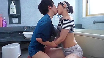 Honjo, Whose Husbands Older Stepsister, Who As A Virgin To Practice Kissing - Suzu Honjo