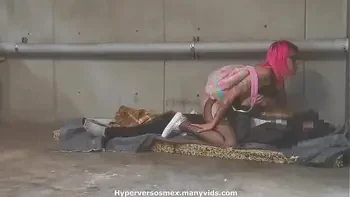 Sexo extremo en la calle follando con un Homeless Daniela Hot/Hyperversos