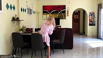 Alex Foxe, Lisa Fox And Kira Foxxi In Amateur Naughty Stepdaughter Hid In The Fridge And Got Ass Fuck From Stepdaddy While Stepmom Watch Tv