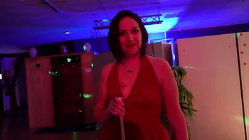 Oletsha packs quite a punch! - Jacquie et Michel TV